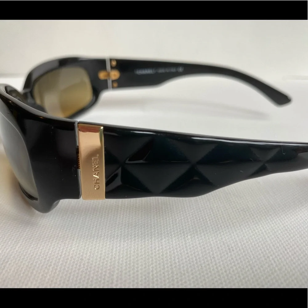 Chanel quilted sunglasses - Picture 2 of 4